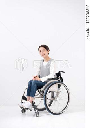 車椅子の女性 ポートレート 車椅子の女性 ポートレート 125238845