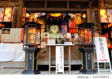 秋の岡寺（本堂・奈良県明日香村） 125238933