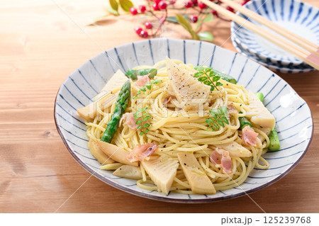 竹の子とベーコンの和風パスタ 木の芽風味 125239768