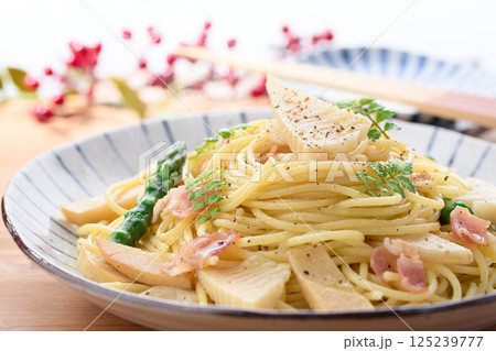 竹の子とベーコンの和風パスタ 木の芽風味 竹の子とベーコンの和風パスタ 木の芽風味 125239777