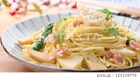 竹の子とベーコンの和風パスタ 木の芽風味 125239779