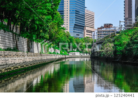 神田川クルーズからの眺め　東京のビルと護岸　外堀舟運　丸ノ内線聖橋など 125240441