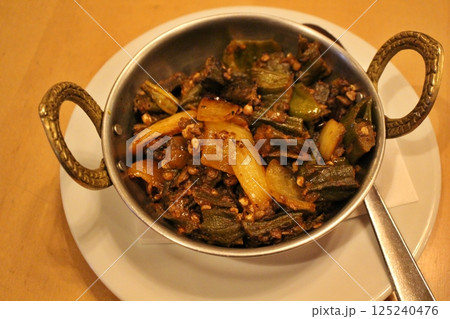 インド料理 ビンディマサラ(オクラのカレー炒め) インド料理 ビンディマサラ(オクラのカレー炒め) 125240476
