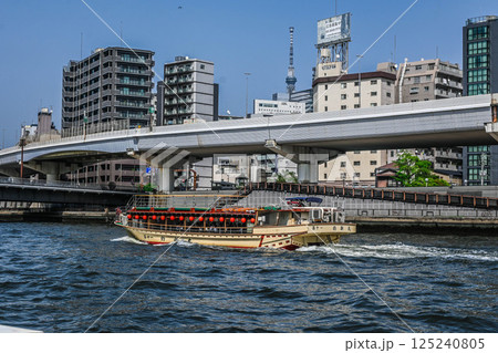 隅田川クルーズか船から眺める東京スカイツリーと首都高、東京景色 125240805