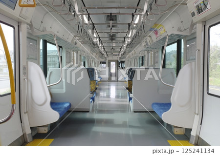 JR内房線・209系の車内 125241134