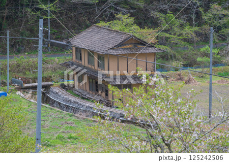 日本の岡山県新見市で見たとても古くて美しい建物 日本の岡山県新見市で見たとても古くて美しい建物 125242506
