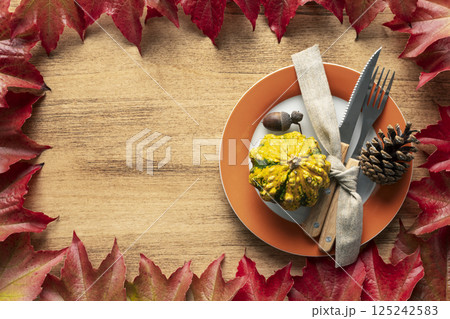 Thanksgiving frame made of autumn leaves 125242583