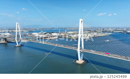 橋梁と道路の風景空撮 橋梁と道路の風景空撮 125243499