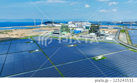 バイオマス発電所と風力・太陽光発電所の風景 空撮 バイオマス発電所と風力・太陽光発電所の風景 空撮 125243531