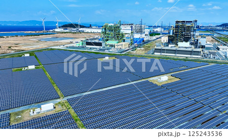 バイオマス発電所と風力・太陽光発電所の風景 空撮 バイオマス発電所と風力・太陽光発電所の風景 空撮 125243536