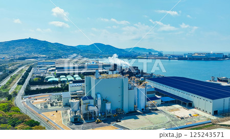 バイオマス発電所の空撮風景 125243571