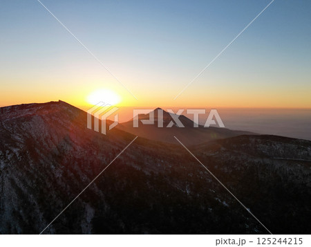 霧島連山夜明けの瞬間の空撮 125244215