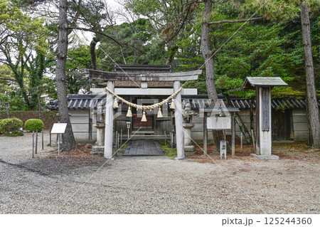 西尾城本丸跡に鎮座する御剱八幡宮（みつるぎはちまんぐう） 125244360