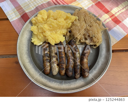 ドイツ・バイエルン州・ニュルンベルクの名物であるニュルンベルガーソーセージ 125244863