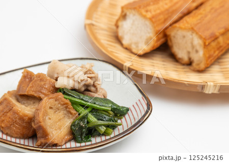 あぶら麩と、あぶら麩の煮物の素材写真 あぶら麩と、あぶら麩の煮物の素材写真 125245216