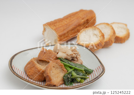 あぶら麩と、あぶら麩の煮物の素材写真 125245222