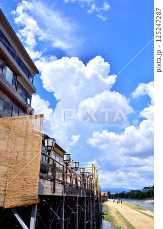 京都 鴨川 納涼床風景 夏の鴨川ゆか風景 京都の夏風景 京都 鴨川 納涼床風景 夏の鴨川ゆか風景 京都の夏風景 125247287