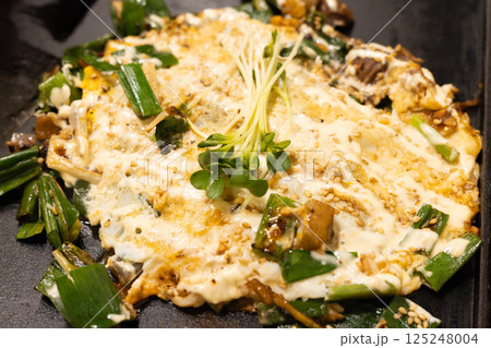 美味しい牛スジ肉が入ったネギ焼き 美味しい牛スジ肉が入ったネギ焼き 125248004