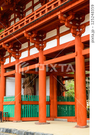 世界遺産高野山 壇上伽藍 中門持国天と広目天 歌山県 世界遺産高野山 壇上伽藍 中門持国天と広目天 歌山県 125248359