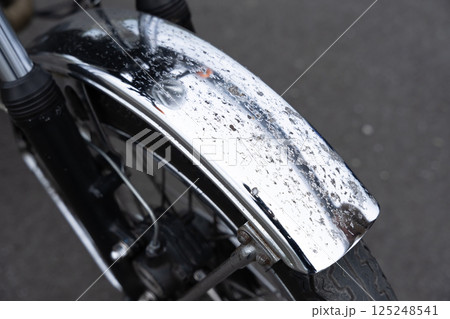 バイクの劣化したメッキ部品 125248541