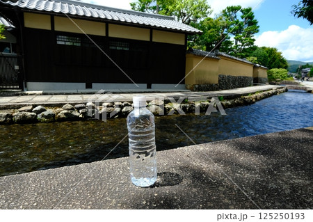 明神川とペットボトル 明神川とペットボトル 125250193