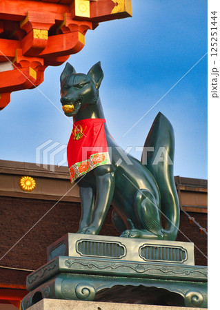 京都　伏見稲荷大社　狛狐（京都府京都市伏見区） 125251444