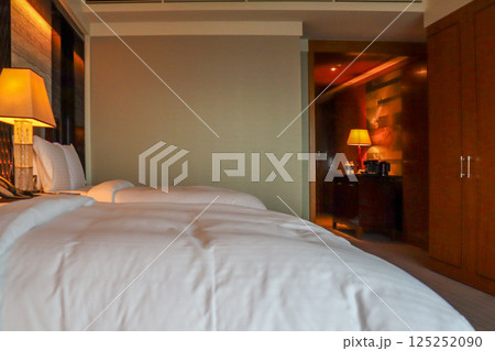 高級ホテル　リッツカールトン東京の客室 ツインベッドルーム 125252090