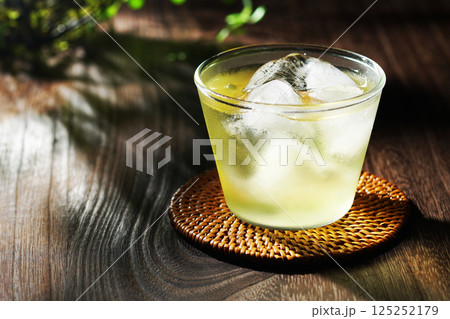 夏の冷茶(緑茶) 125252179