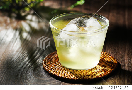 夏の冷茶(緑茶) 125252185
