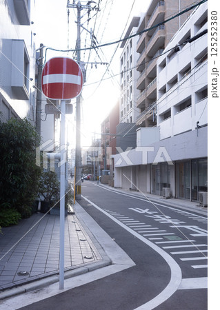 進入禁止のカーブ道 進入禁止のカーブ道 125252380