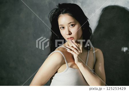 女性　ポートレート　ビューティ 125253429