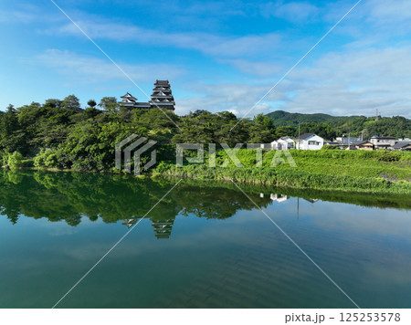 愛媛県大洲市　肱川から見た大洲城 125253578