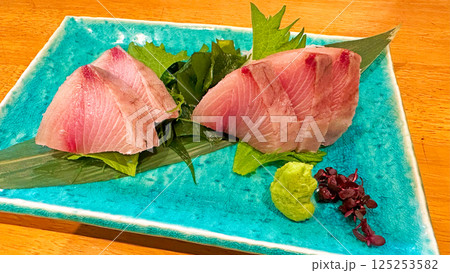 新鮮でおいしい鰤のお刺身　日本料理　旬の魚 125253582