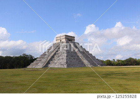 Mayan ruins of Chichen Itza, yucatan, mexico 125255828