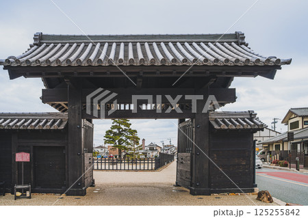 湖西市の国指定特別史跡の新居関所の風景(静岡県) 125255842