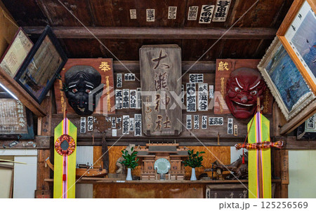Emeden Hall Housing Ceremonial Offerings at Ose-jinji Shrine 125256569