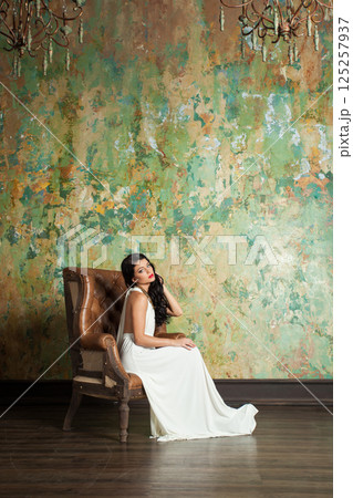 Cute fashion model woman indoor Cute fashion model woman indoor 125257937