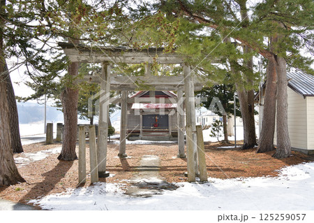 早春の北海道北斗市で三好八幡神社境内の風景を撮影 早春の北海道北斗市で三好八幡神社境内の風景を撮影 125259057