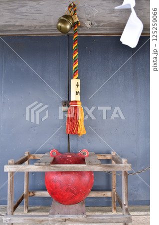 早春の北海道北斗市で三好八幡神社境内の風景を撮影 125259066