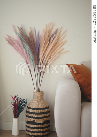 Elegant dried floral arrangements in a cozy living room setup 125259589