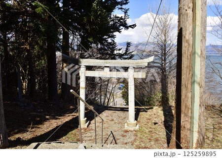 早春の北海道北斗市で富川八幡宮境内の風景を撮影 早春の北海道北斗市で富川八幡宮境内の風景を撮影 125259895