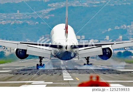 JAL B777F伊丹アブローチ 125259933