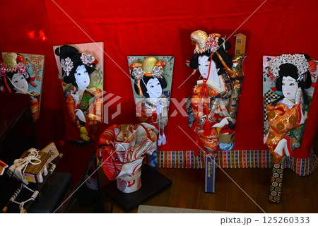 ひな祭り・ひな飾り・日本文化・日本観光の背景素材 ひな祭り・ひな飾り・日本文化・日本観光の背景素材 125260333