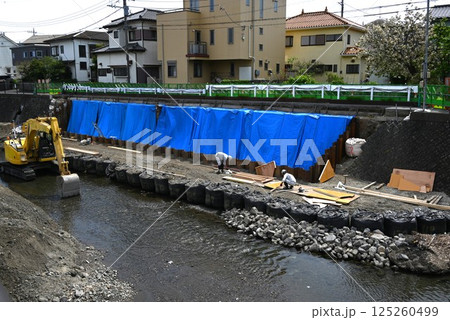 河岸工事の光景・水害防止・環境整備 河岸工事の光景・水害防止・環境整備 125260499