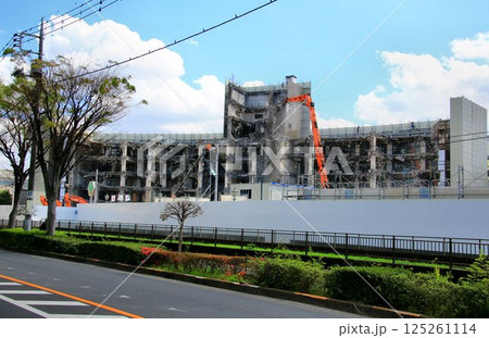 築53年の歴史を閉じ姿を消しつつある… 解体工事中の【春日部市役所庁舎】 125261114