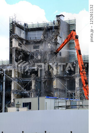 築53年の歴史を閉じ姿を消しつつある… 解体工事中の【春日部市役所庁舎】 125261132