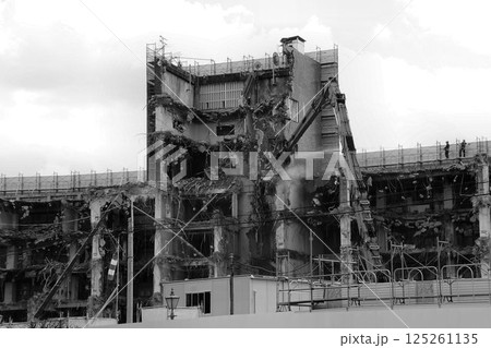 築53年の歴史を閉じ姿を消しつつある… 解体工事中の【春日部市役所庁舎】 築53年の歴史を閉じ姿を消しつつある… 解体工事中の【春日部市役所庁舎】 125261135