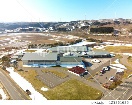 早春の北海道上ノ国町で町立上ノ国中学校の風景を空撮 早春の北海道上ノ国町で町立上ノ国中学校の風景を空撮 125261626