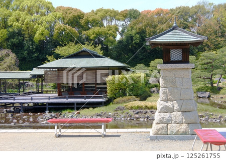 白鳥公園内常夜燈と清羽亭 125261755