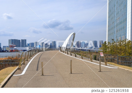 潮風公園の潮風橋(東京都品川区) 潮風公園の潮風橋(東京都品川区) 125261938